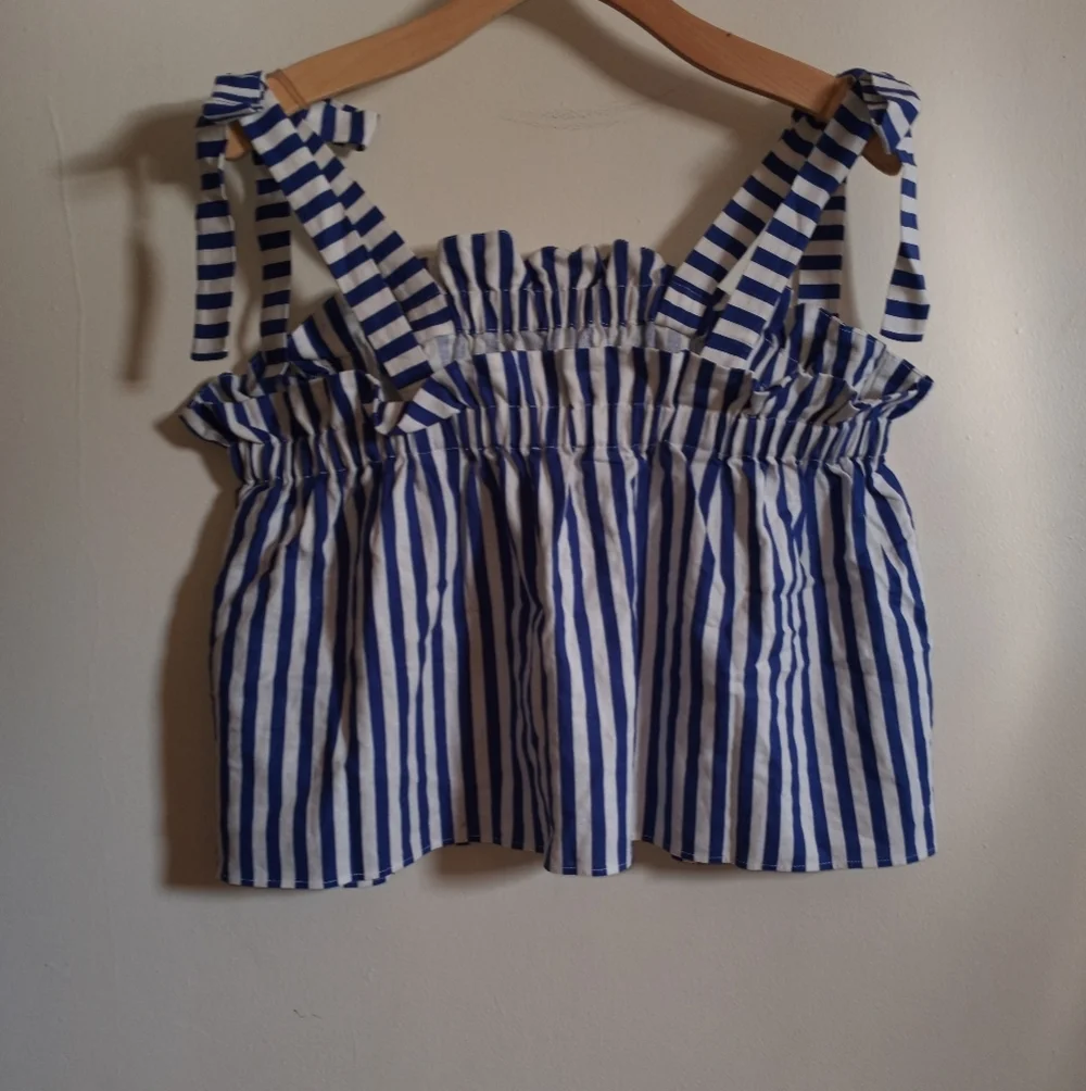 ELOQUII Elements Women's Plus Size  Tie-Shoulder Linen Tank - Picture 6 of 11